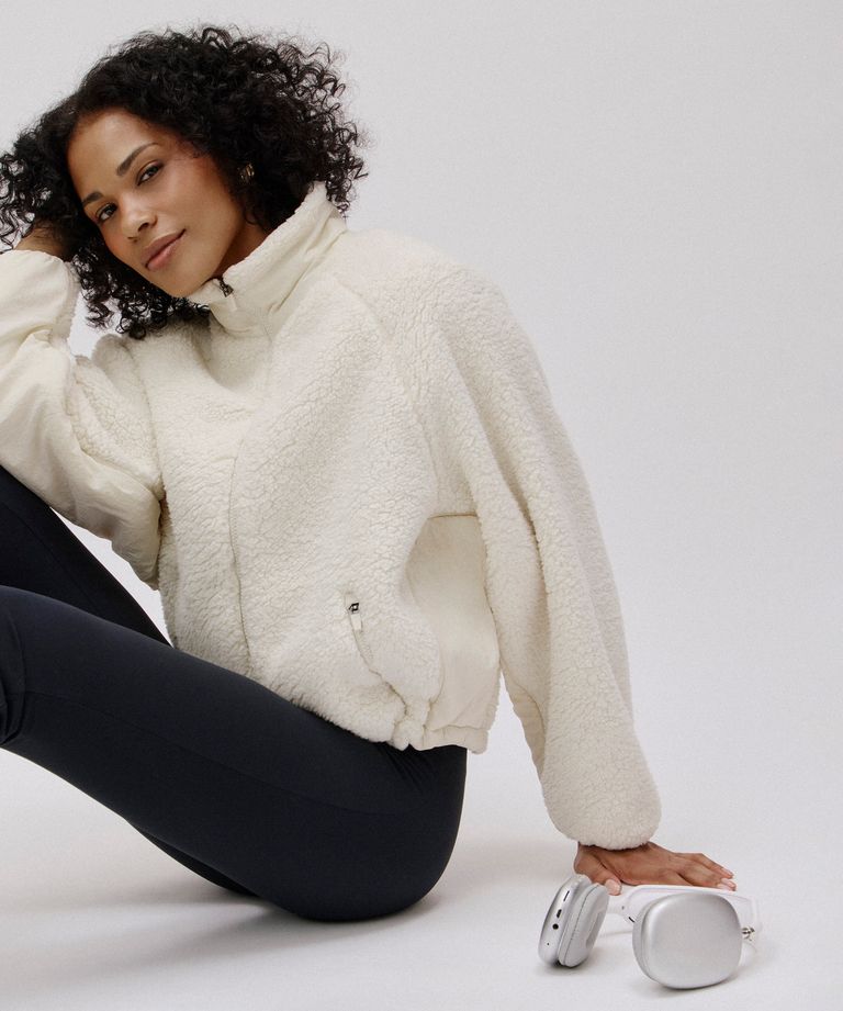 jaqueta feminina sherpa tech off white | Loja Ace