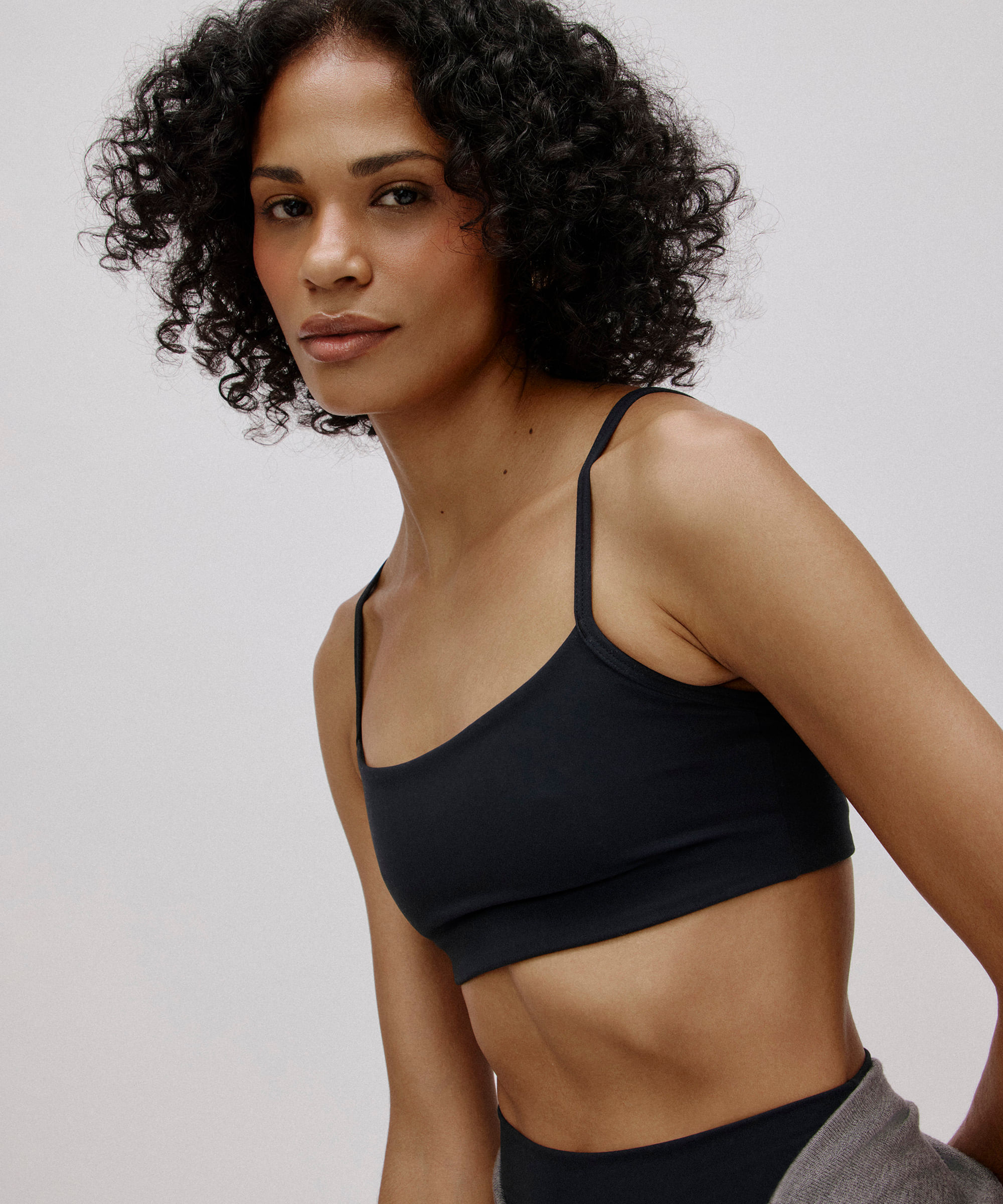 top feminino reto de alcinha butter touch preto | Loja Ace